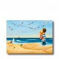 Postkarte "Meer". Man sieht einen Vater mit seinem Kind auf dem Arm am Strand stehen.
