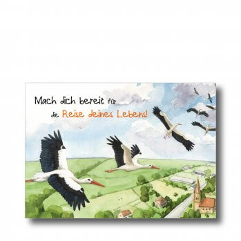 Postkarte "Mach dich bereit für die Reise deines Lebens". Man sieht Störche über einer Stadt fliegen.